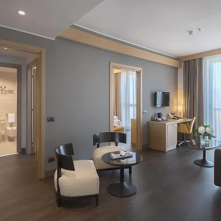 米兰菲尔亚多米纳酒店 4*